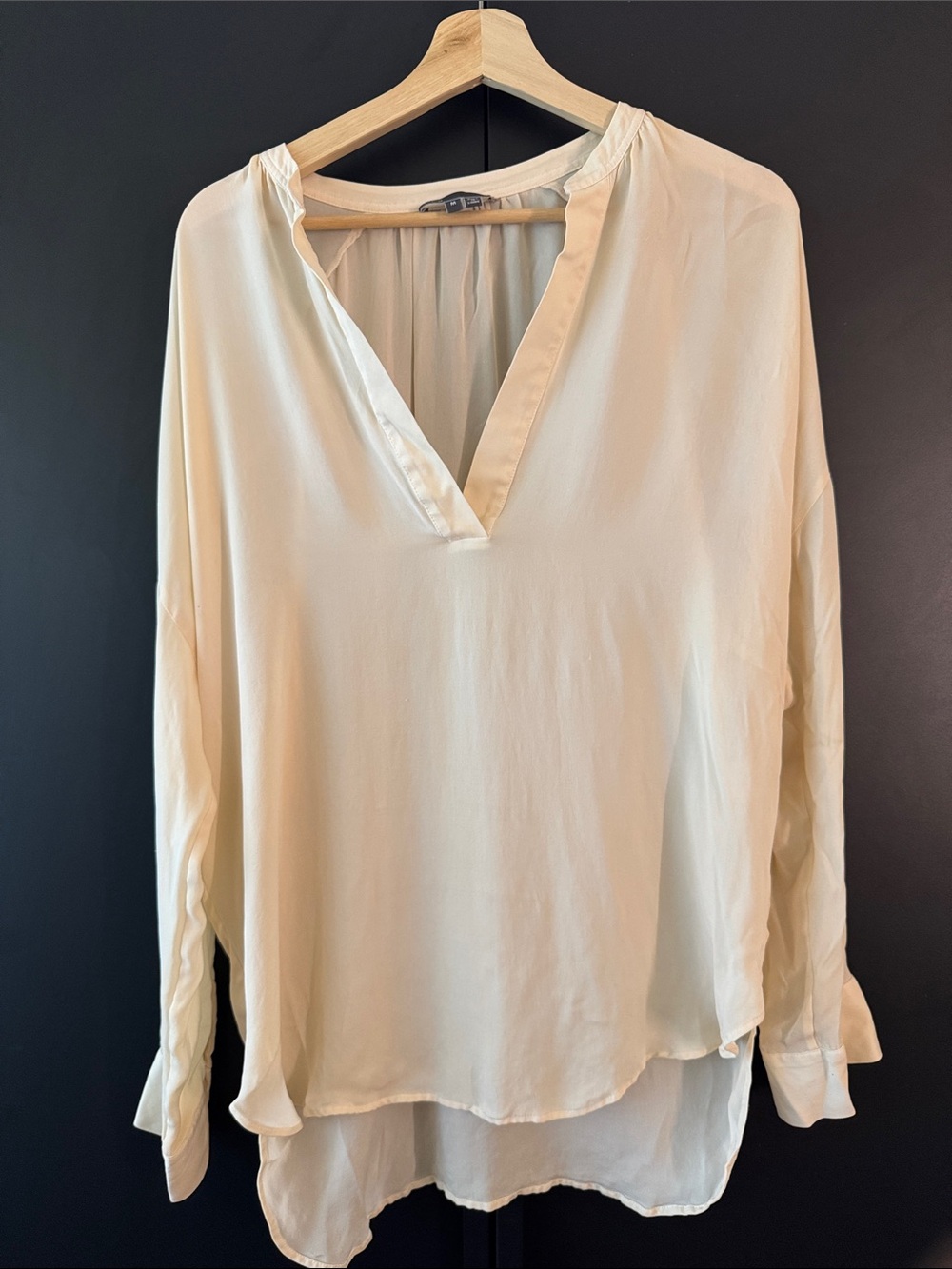 Vince Cream V-Neck Long Sleeve Silk-Blend Blouse